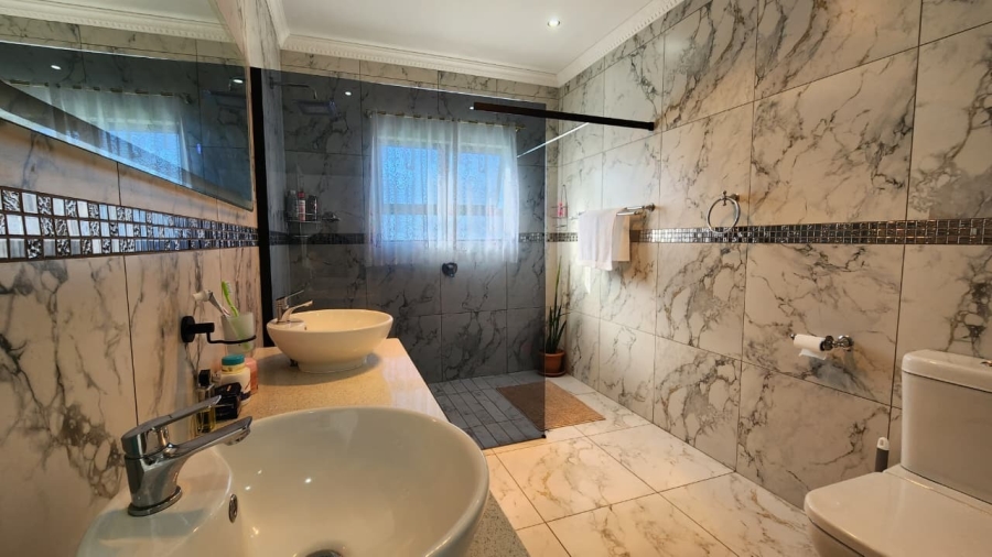 4 Bedroom Property for Sale in Country Club Western Cape